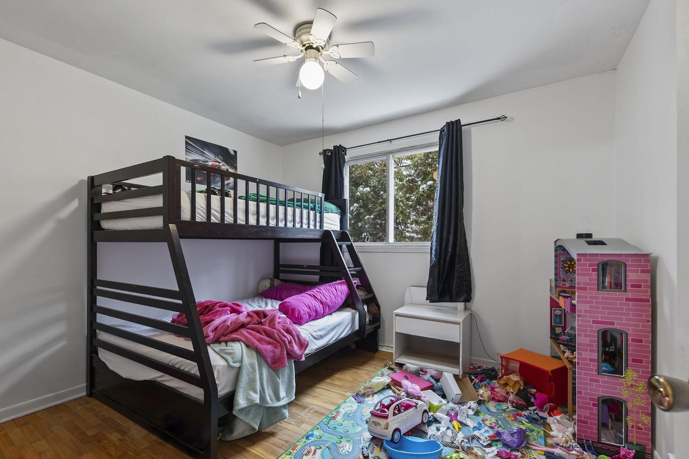Bedroom - 133 - 135 Av. De Georgia Crescent, Pointe-Claire, QC - Indoor Photo Showing Bedroom