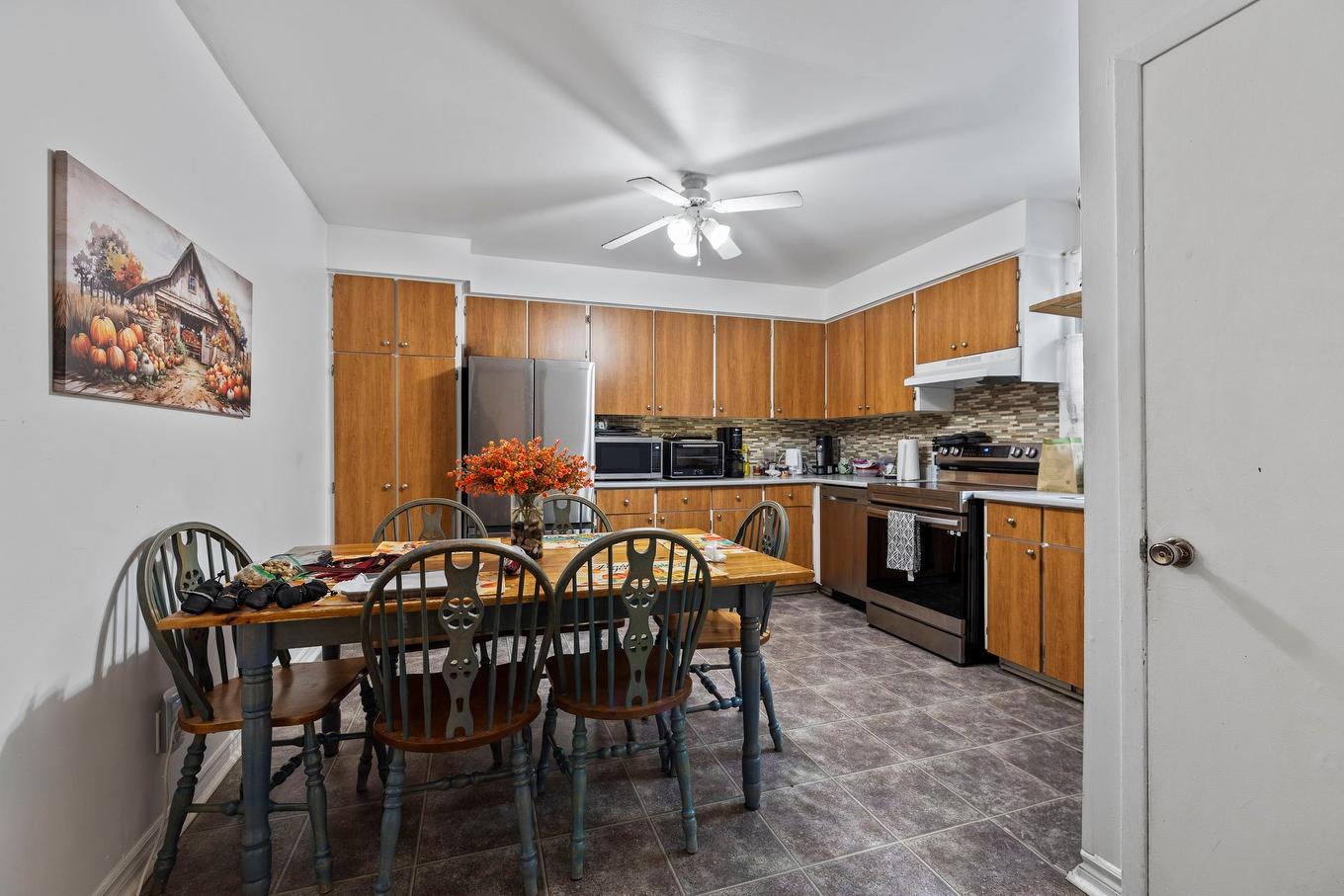 Kitchen - 133 - 135 Av. De Georgia Crescent, Pointe-Claire, QC - Indoor
