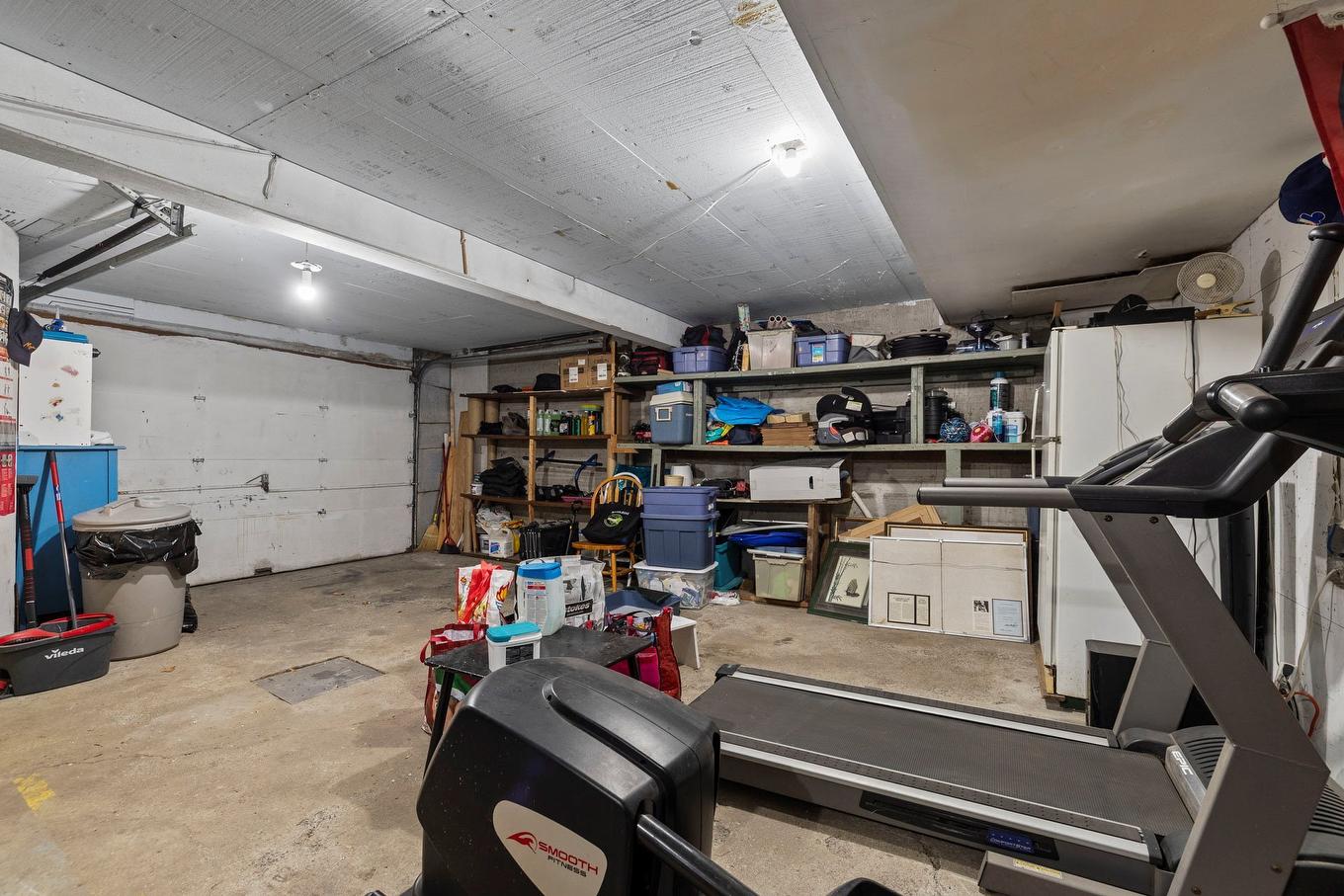 Garage - 133 - 135 Av. De Georgia Crescent, Pointe-Claire, QC - Indoor Photo Showing Garage