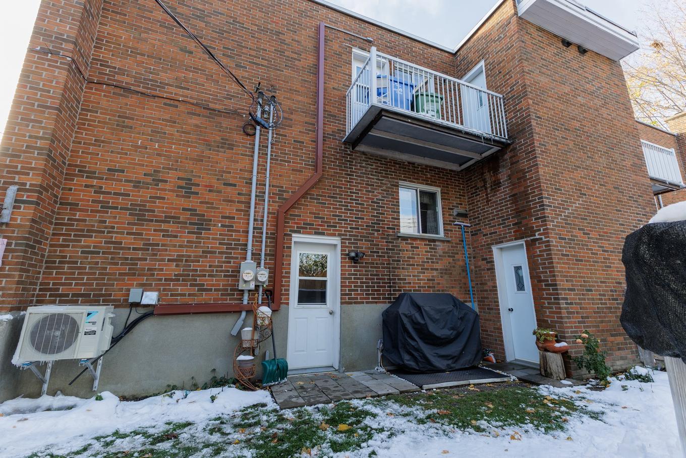 Back facade - 133 - 135 Av. De Georgia Crescent, Pointe-Claire, QC - Outdoor With Exterior