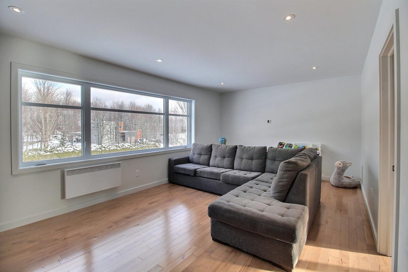 Salle familiale - 4396 Rue Marcheterre, Ascot Corner, QC - Indoor Photo Showing Living Room