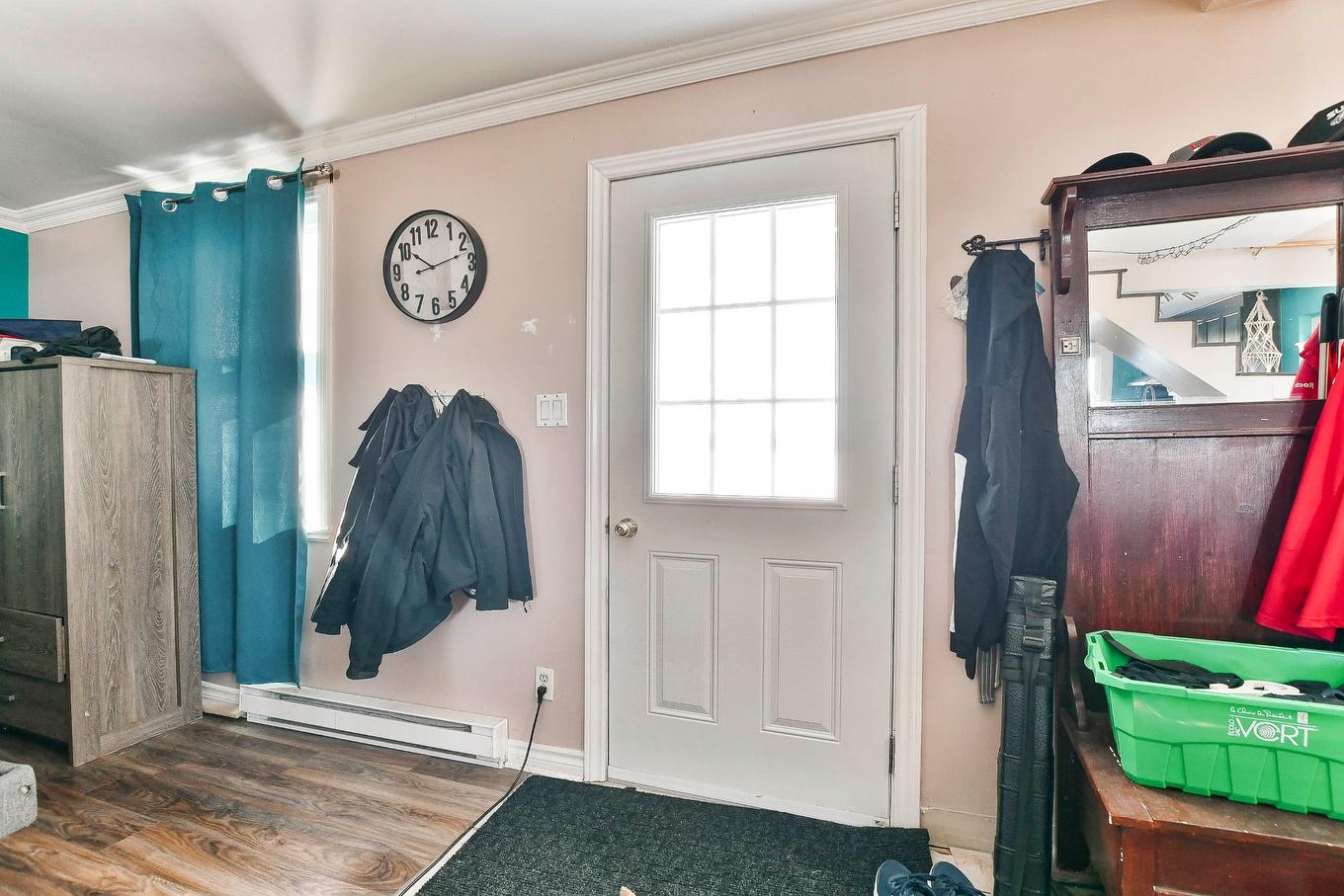 Hall d'entrée/Vestibule - 10421 Ch. Du Curé-Barrette, Terrebonne (La Plaine), QC - Indoor