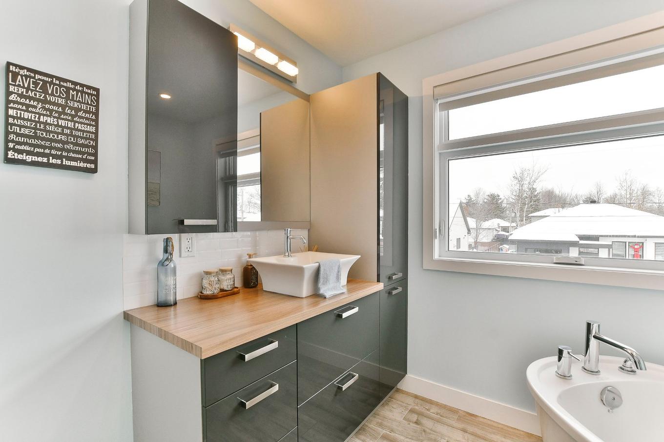 Salle de bains - 259Z - 261Z Rue Des Érables, Lavaltrie, QC - Indoor Photo Showing Bathroom