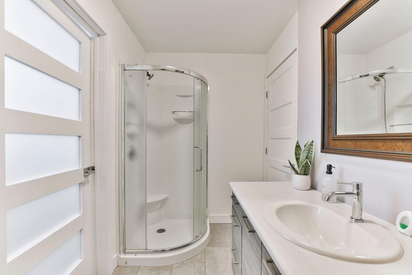 Salle de bains - 259Z - 261Z Rue Des Érables, Lavaltrie, QC - Indoor Photo Showing Bathroom