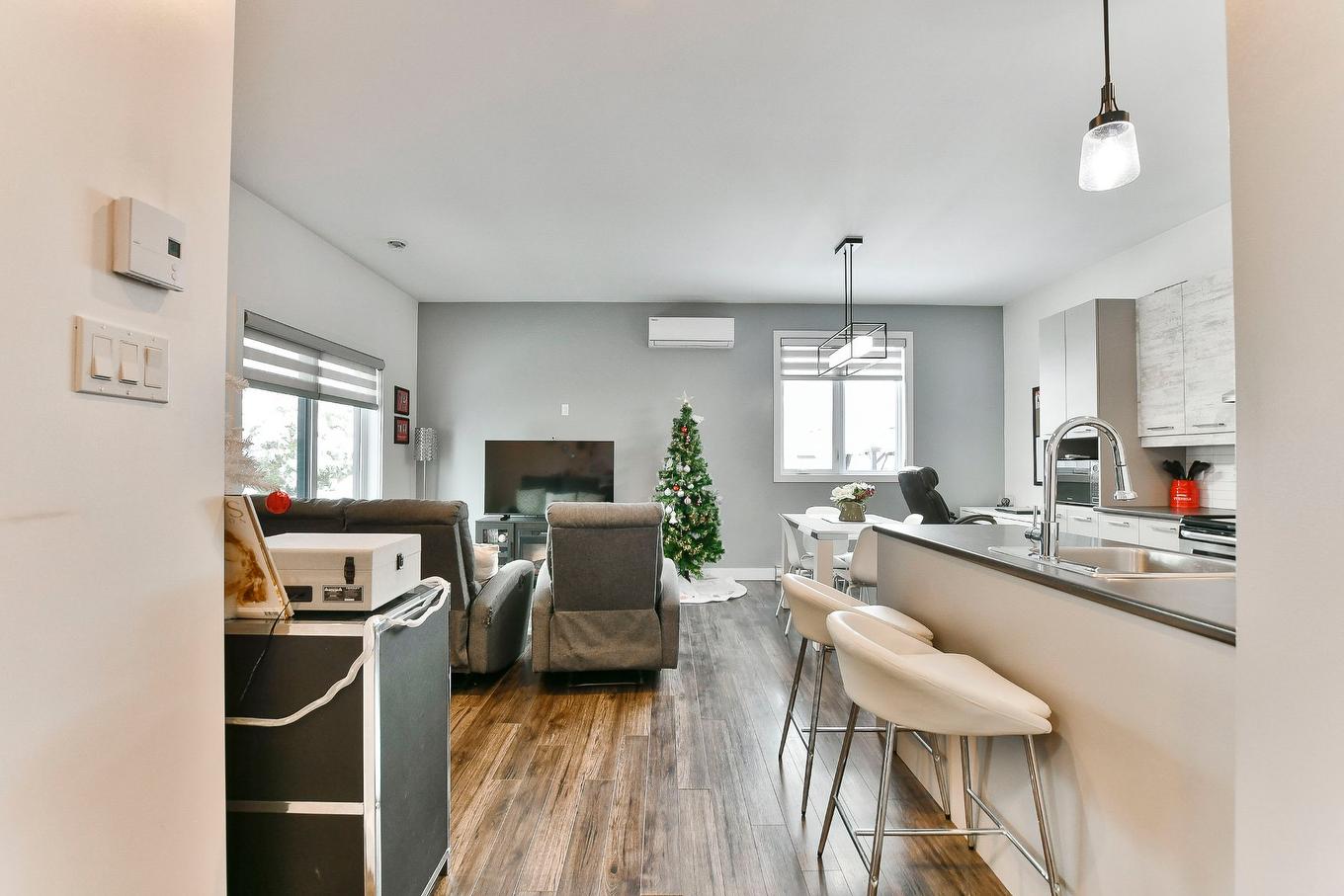 Salon - 259Z - 261Z Rue Des Érables, Lavaltrie, QC - Indoor