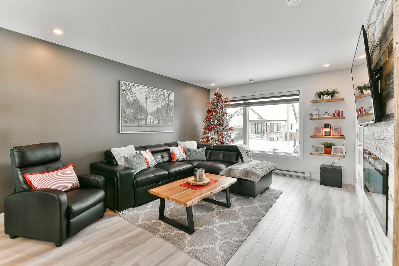 Salon - 259Z - 261Z Rue Des Érables, Lavaltrie, QC - Indoor Photo Showing Living Room With Fireplace