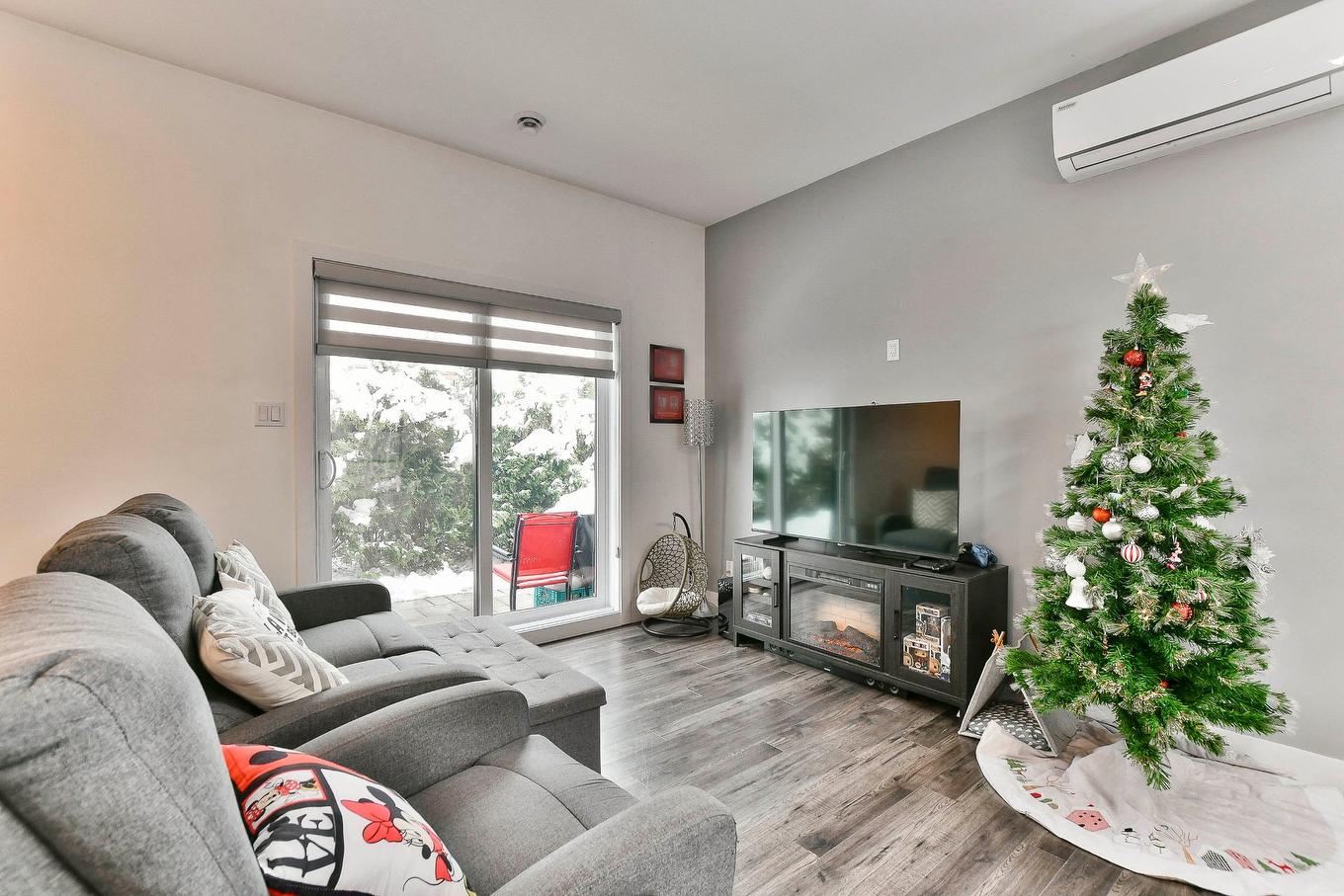 Salon - 259Z - 261Z Rue Des Érables, Lavaltrie, QC - Indoor Photo Showing Living Room