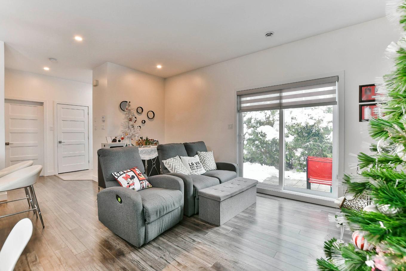 Salon - 259Z - 261Z Rue Des Érables, Lavaltrie, QC - Indoor Photo Showing Living Room