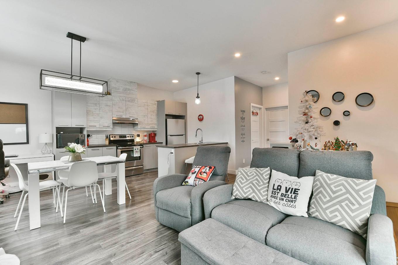 Salon - 259Z - 261Z Rue Des Érables, Lavaltrie, QC - Indoor Photo Showing Living Room