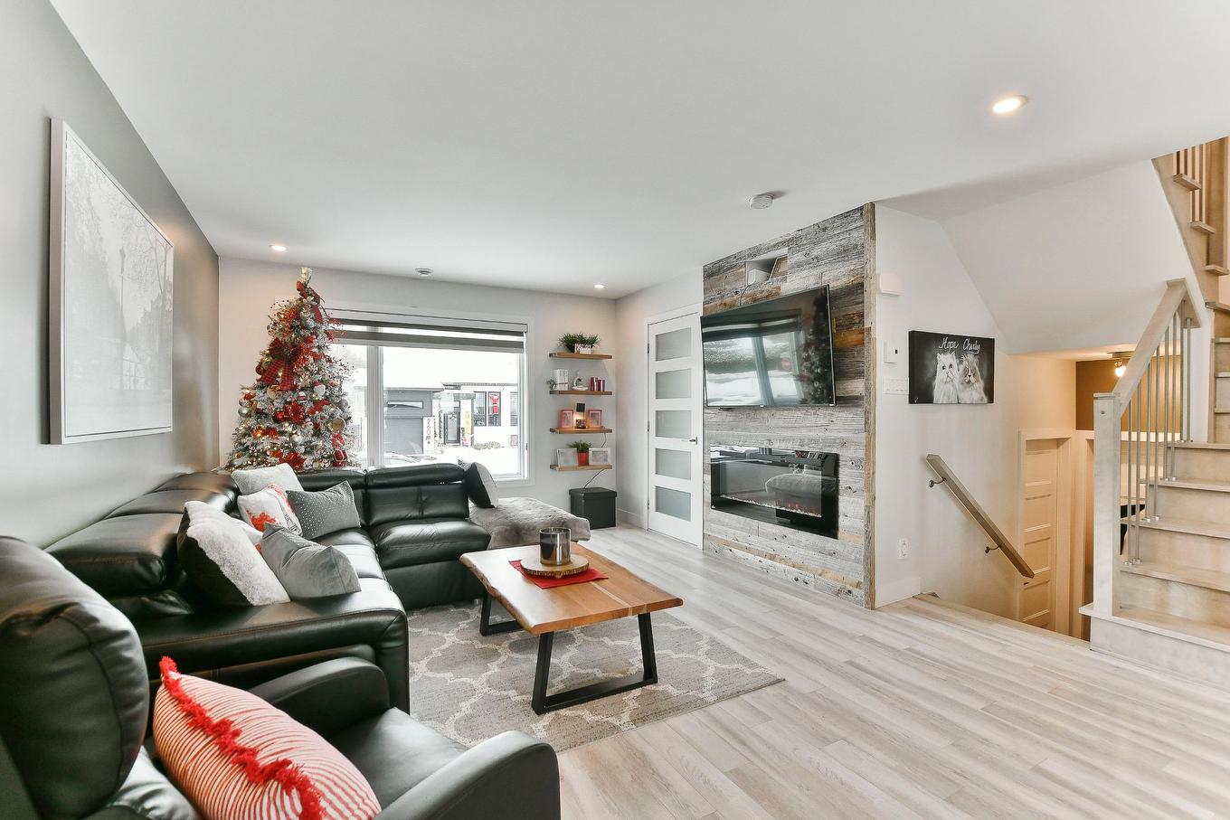 Salon - 259Z - 261Z Rue Des Érables, Lavaltrie, QC - Indoor Photo Showing Living Room With Fireplace