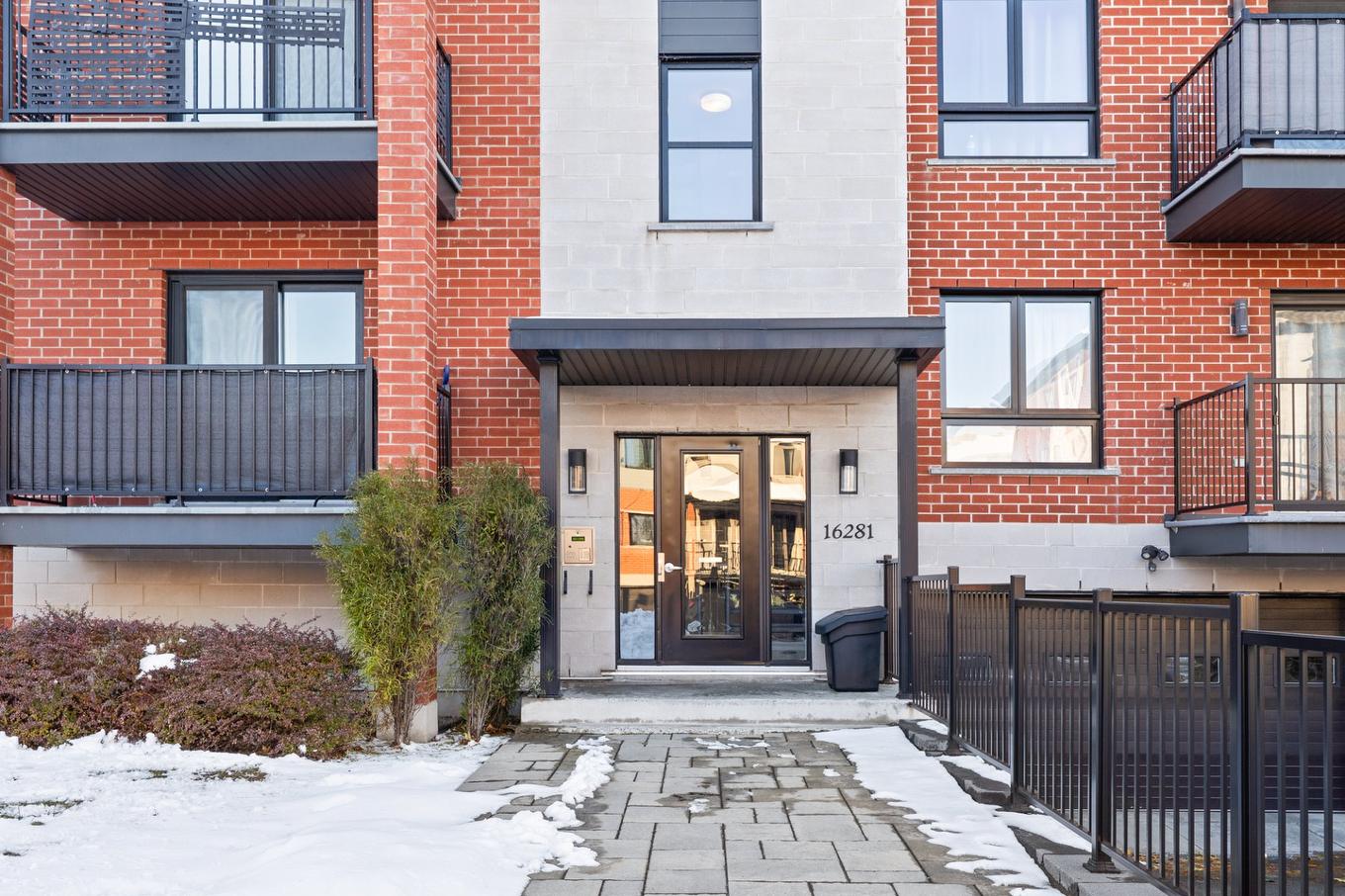 Façade - 304-16281 Rue Forsyth, Montréal (Rivière-Des-Prairies/Pointe-Aux-Trembles), QC - Outdoor