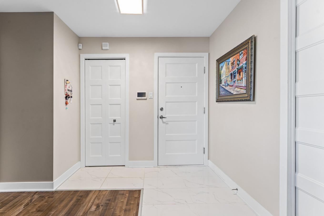 Hall d'entrée/Vestibule - 304-16281 Rue Forsyth, Montréal (Rivière-Des-Prairies/Pointe-Aux-Trembles), QC - Indoor Photo Showing Other Room