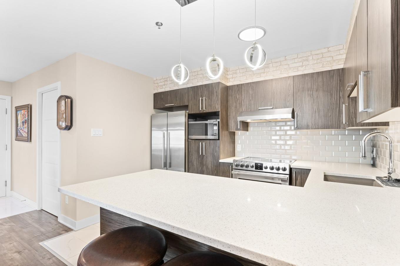 Cuisine - 304-16281 Rue Forsyth, Montréal (Rivière-Des-Prairies/Pointe-Aux-Trembles), QC - Indoor Photo Showing Kitchen With Upgraded Kitchen