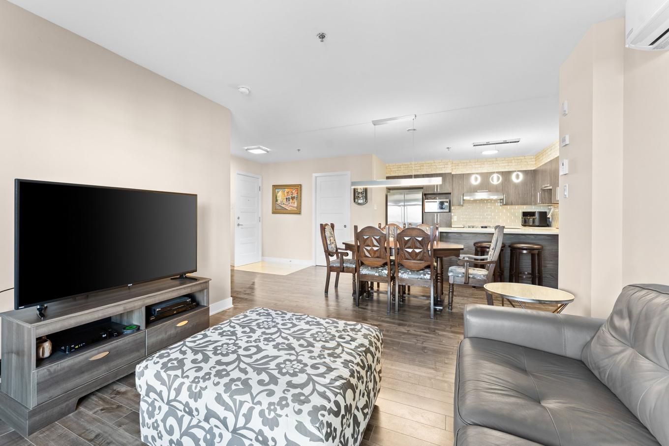 Vue d'ensemble - 304-16281 Rue Forsyth, Montréal (Rivière-Des-Prairies/Pointe-Aux-Trembles), QC - Indoor Photo Showing Living Room