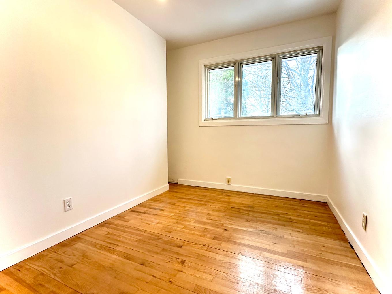 Bedroom - 215 Av. Allard, Dorval, QC - Indoor Photo Showing Other Room