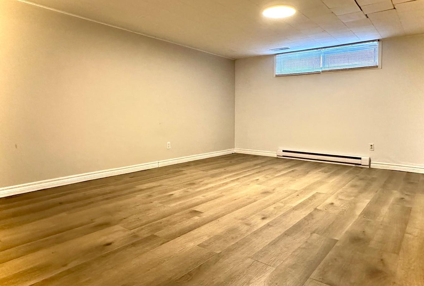 Playroom - 215 Av. Allard, Dorval, QC - Indoor