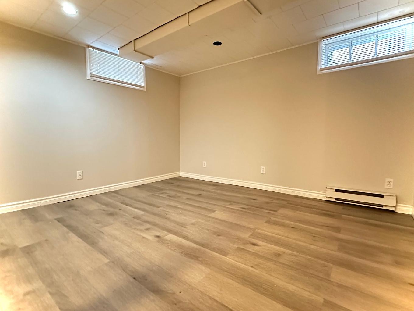 Playroom - 215 Av. Allard, Dorval, QC - Indoor