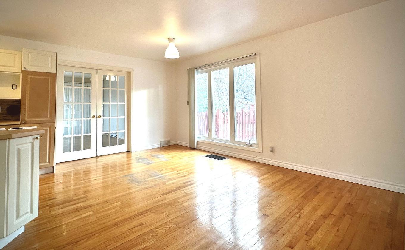 Living room - 215 Av. Allard, Dorval, QC - Indoor Photo Showing Other Room