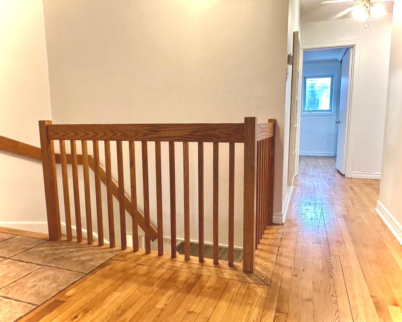 Hall - 215 Av. Allard, Dorval, QC - Indoor