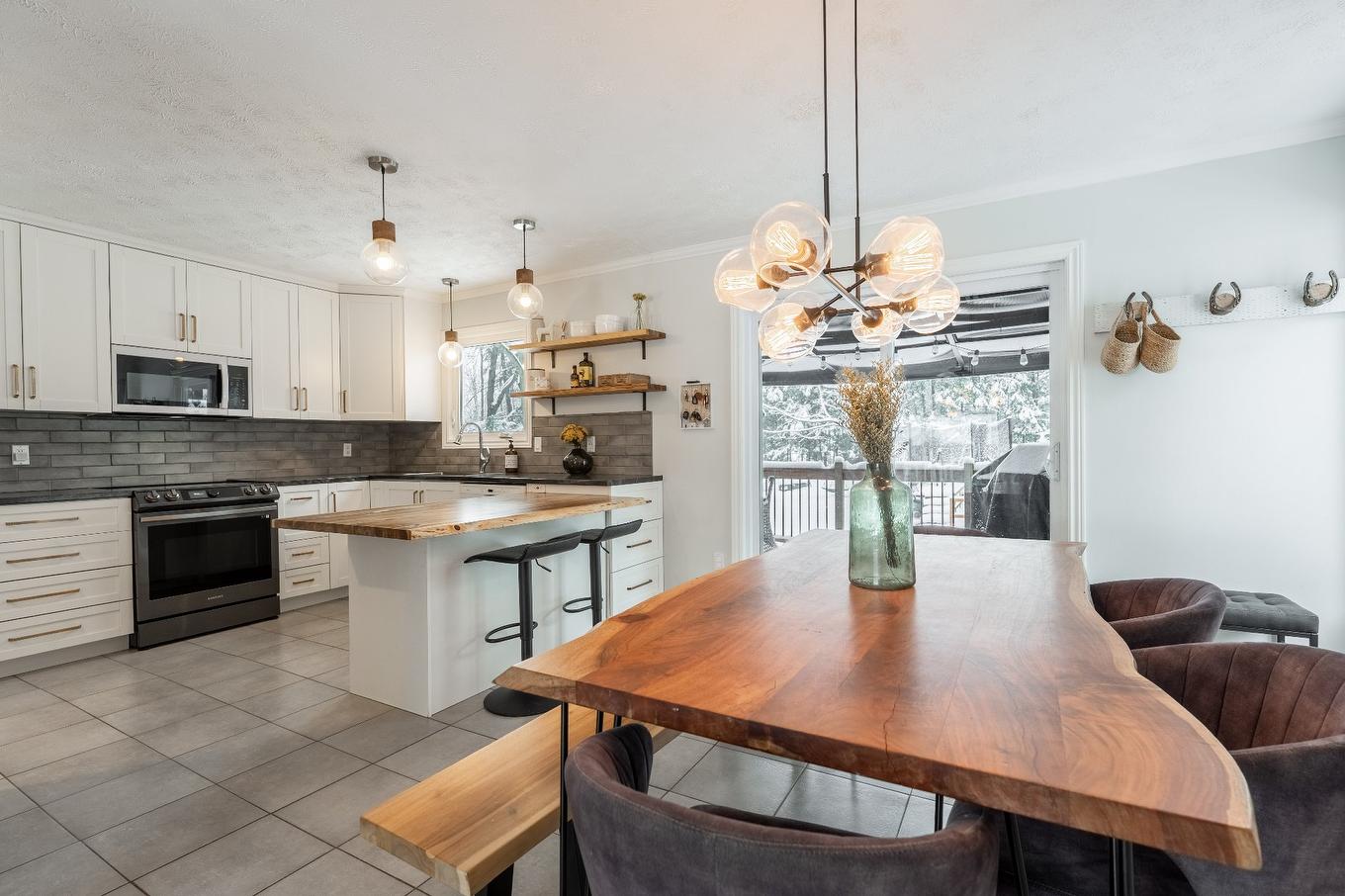Salle à manger - 103 Rue Yvon, Saint-Alphonse-De-Granby, QC - Indoor Photo Showing Dining Room