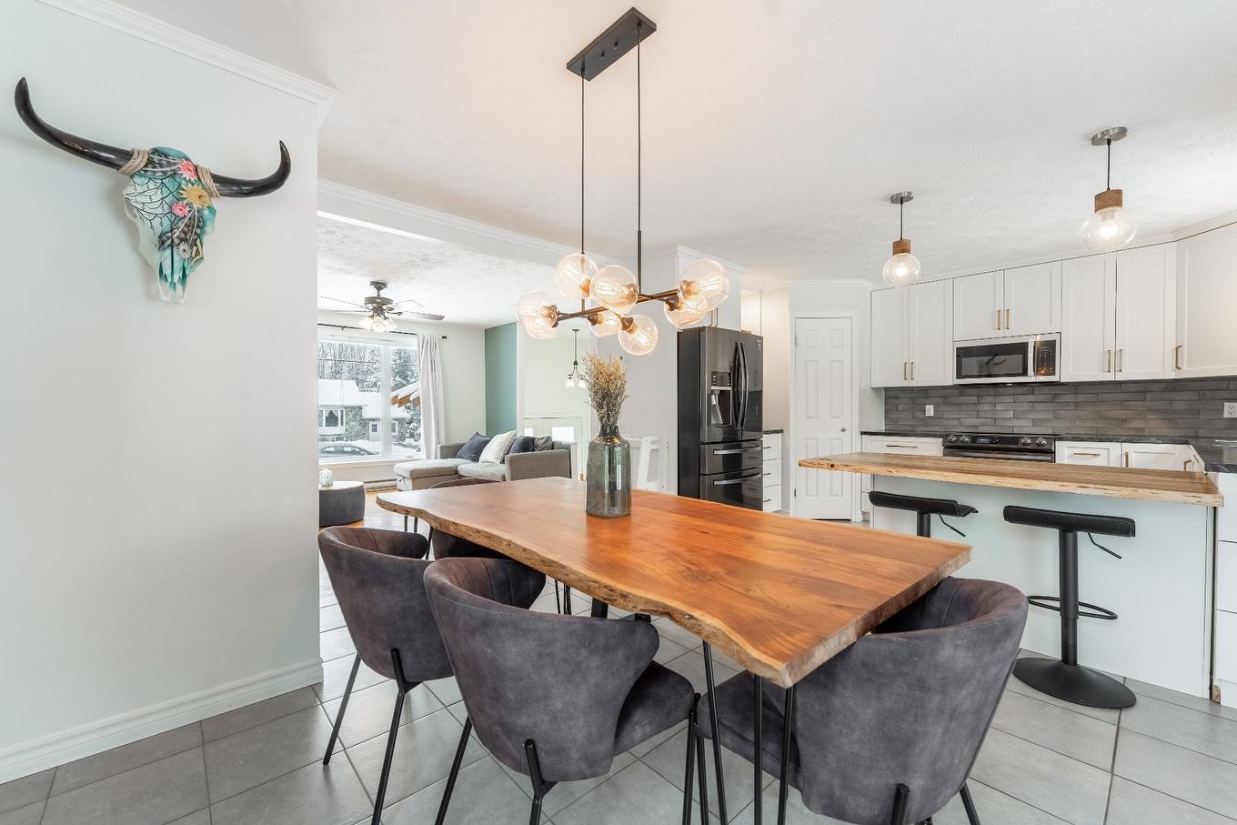 Salle à manger - 103 Rue Yvon, Saint-Alphonse-De-Granby, QC - Indoor Photo Showing Dining Room