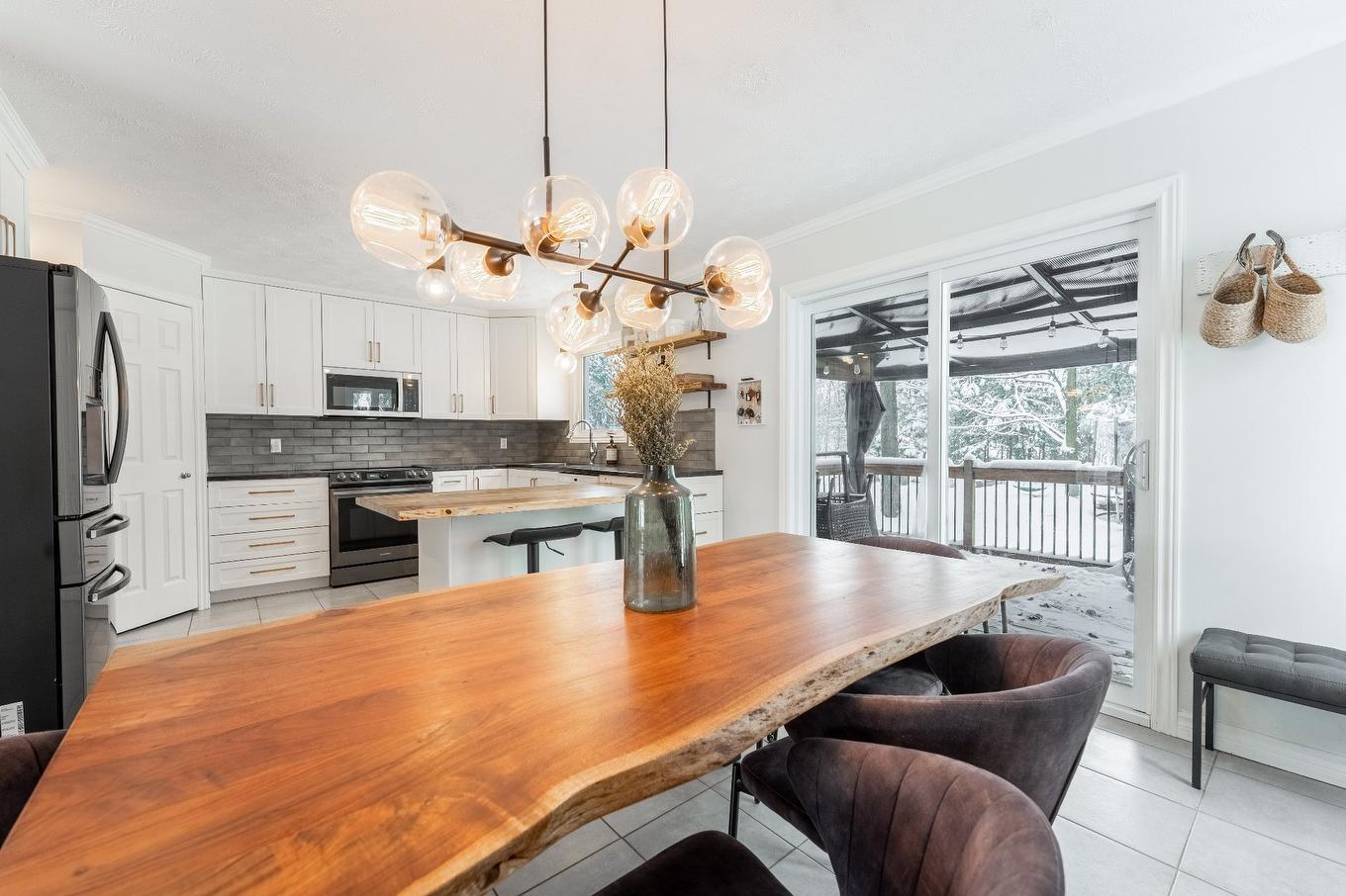 Salle à manger - 103 Rue Yvon, Saint-Alphonse-De-Granby, QC - Indoor Photo Showing Other Room