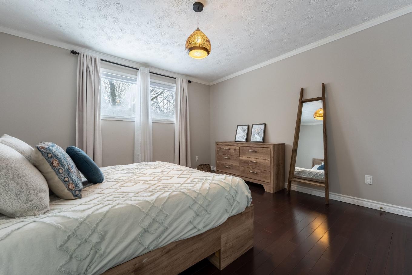 Chambre à coucher principale - 103 Rue Yvon, Saint-Alphonse-De-Granby, QC - Indoor Photo Showing Bedroom