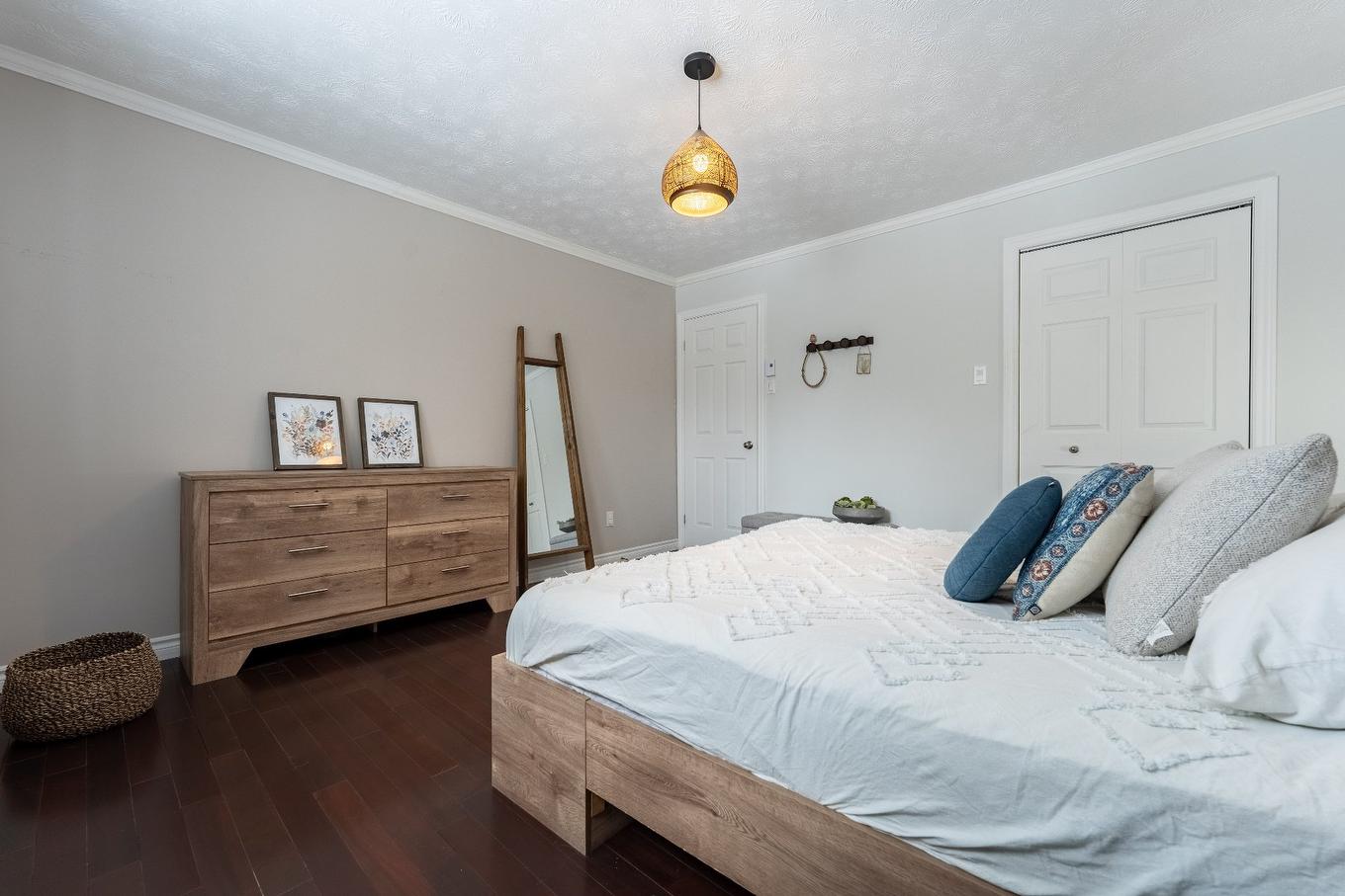 Chambre à coucher principale - 103 Rue Yvon, Saint-Alphonse-De-Granby, QC - Indoor Photo Showing Bedroom
