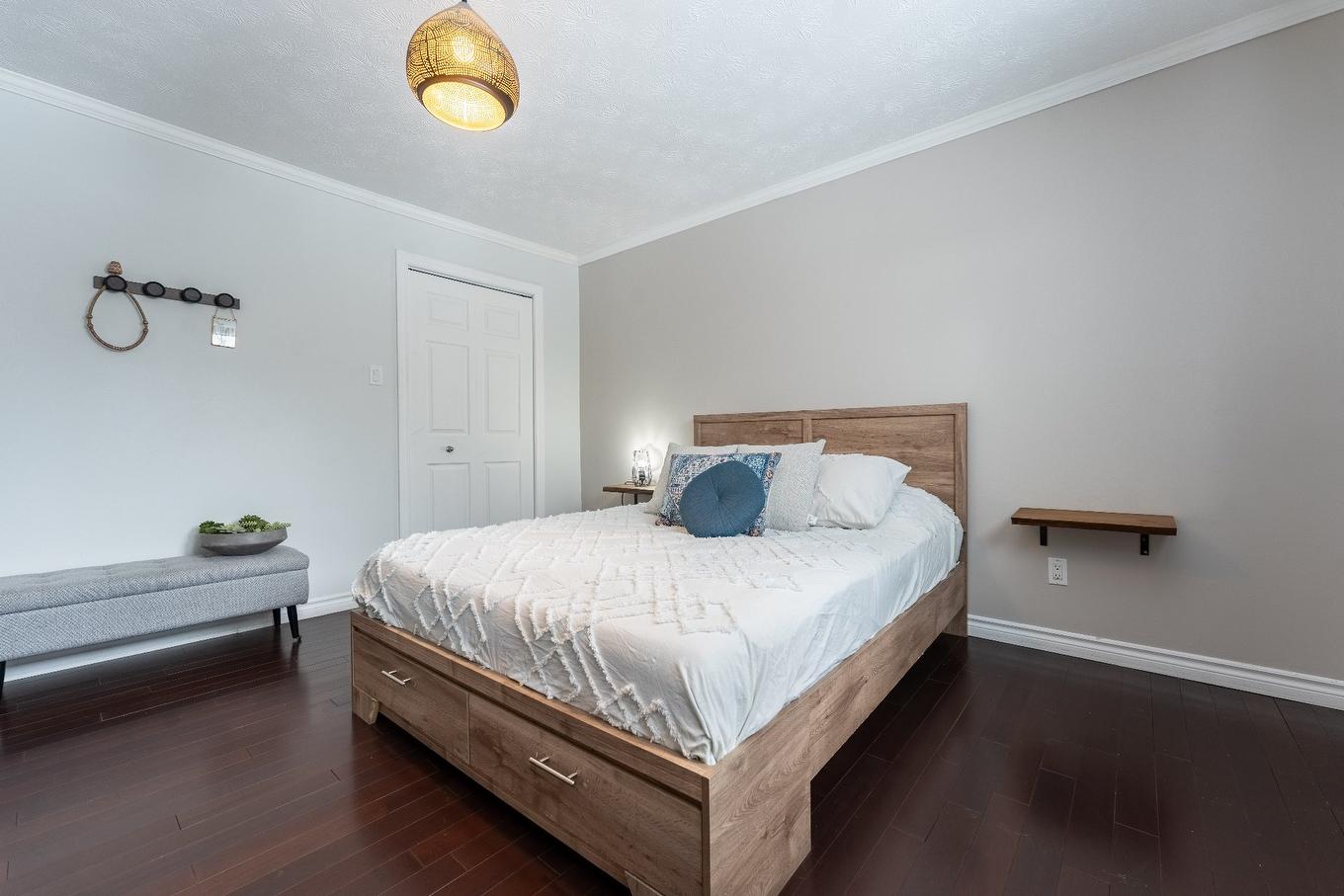Chambre à coucher principale - 103 Rue Yvon, Saint-Alphonse-De-Granby, QC - Indoor Photo Showing Bedroom