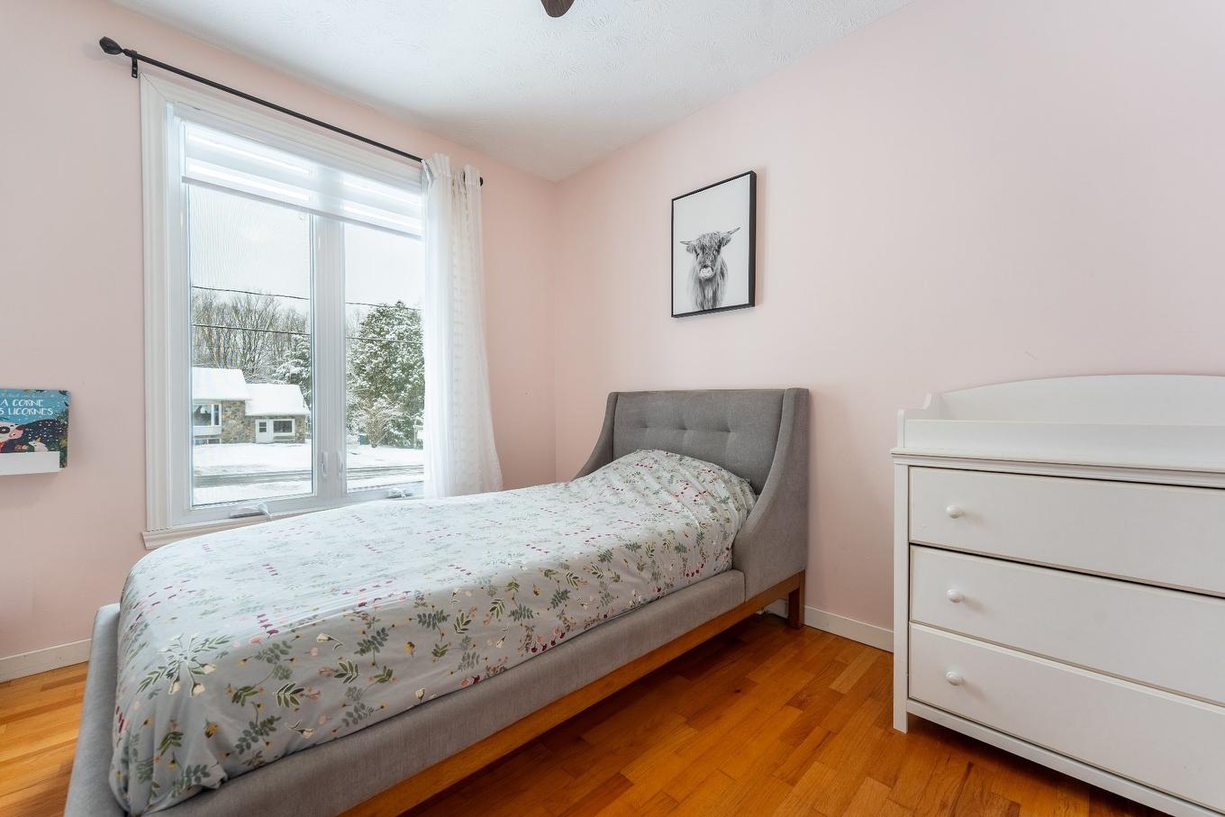 Chambre à coucher - 103 Rue Yvon, Saint-Alphonse-De-Granby, QC - Indoor Photo Showing Bedroom