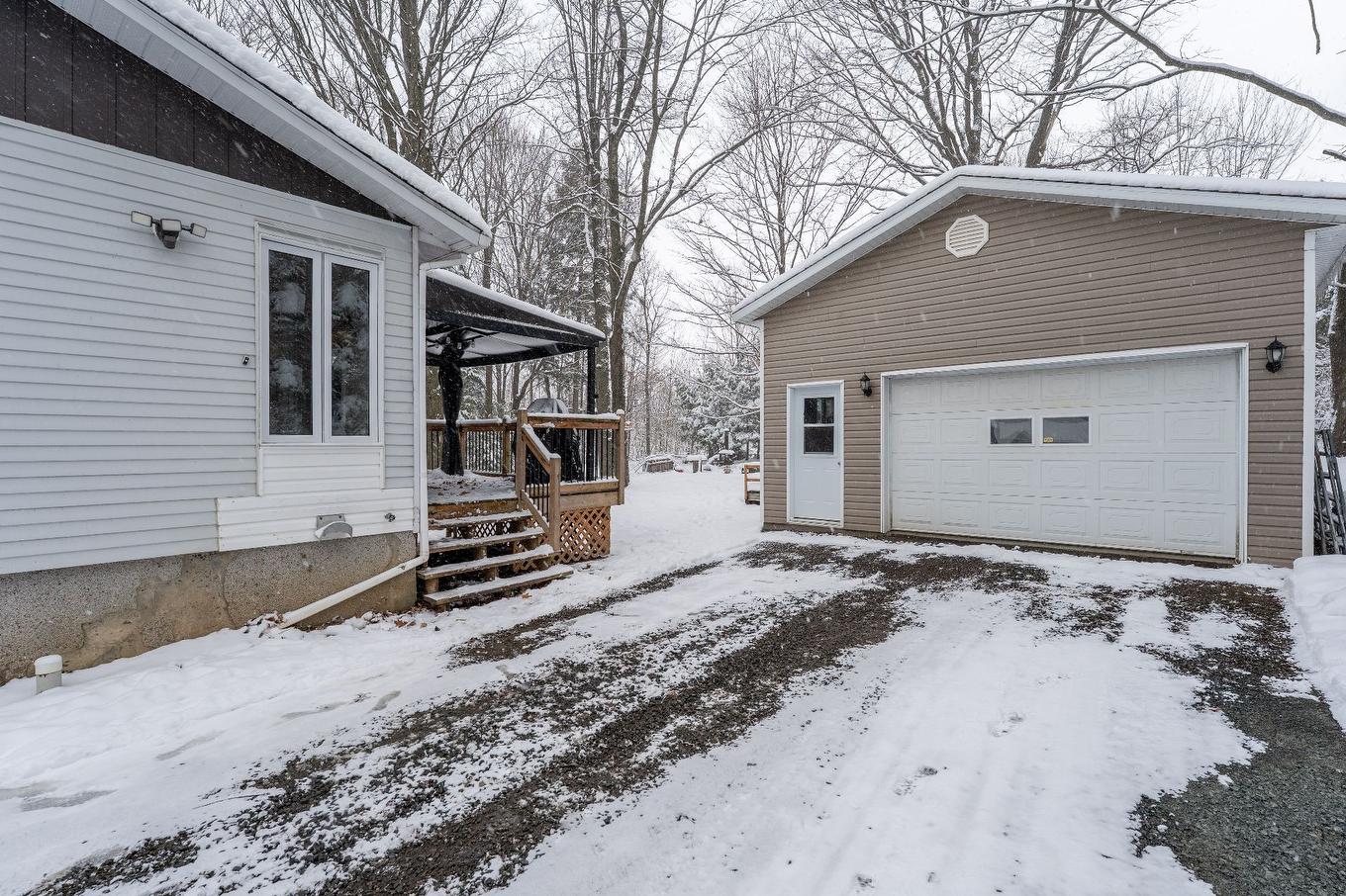 Garage - 103 Rue Yvon, Saint-Alphonse-De-Granby, QC - Outdoor