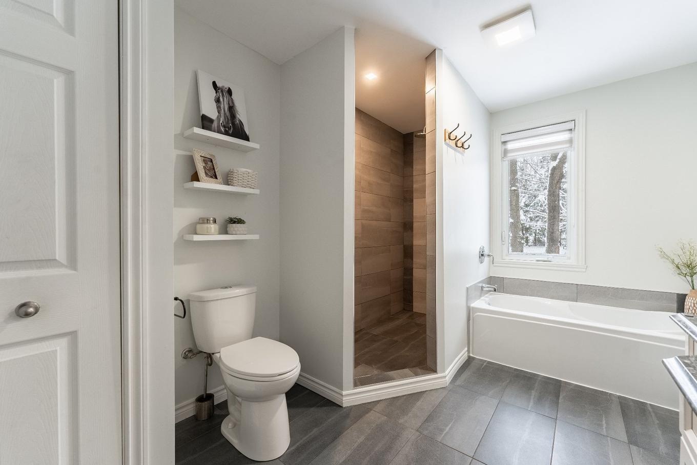 Salle de bains - 103 Rue Yvon, Saint-Alphonse-De-Granby, QC - Indoor Photo Showing Bathroom