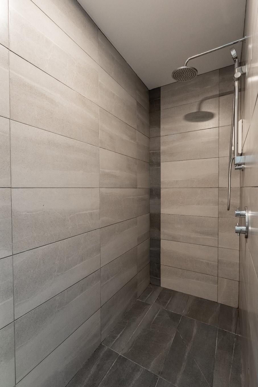 Salle de bains - 103 Rue Yvon, Saint-Alphonse-De-Granby, QC - Indoor Photo Showing Bathroom