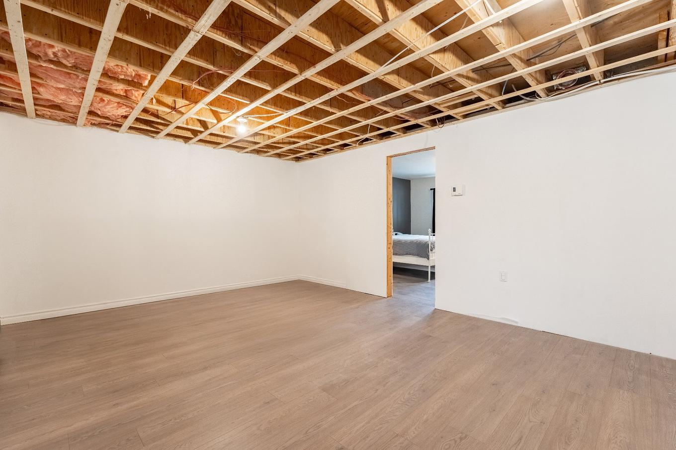 Salle familiale - 103 Rue Yvon, Saint-Alphonse-De-Granby, QC - Indoor Photo Showing Other Room