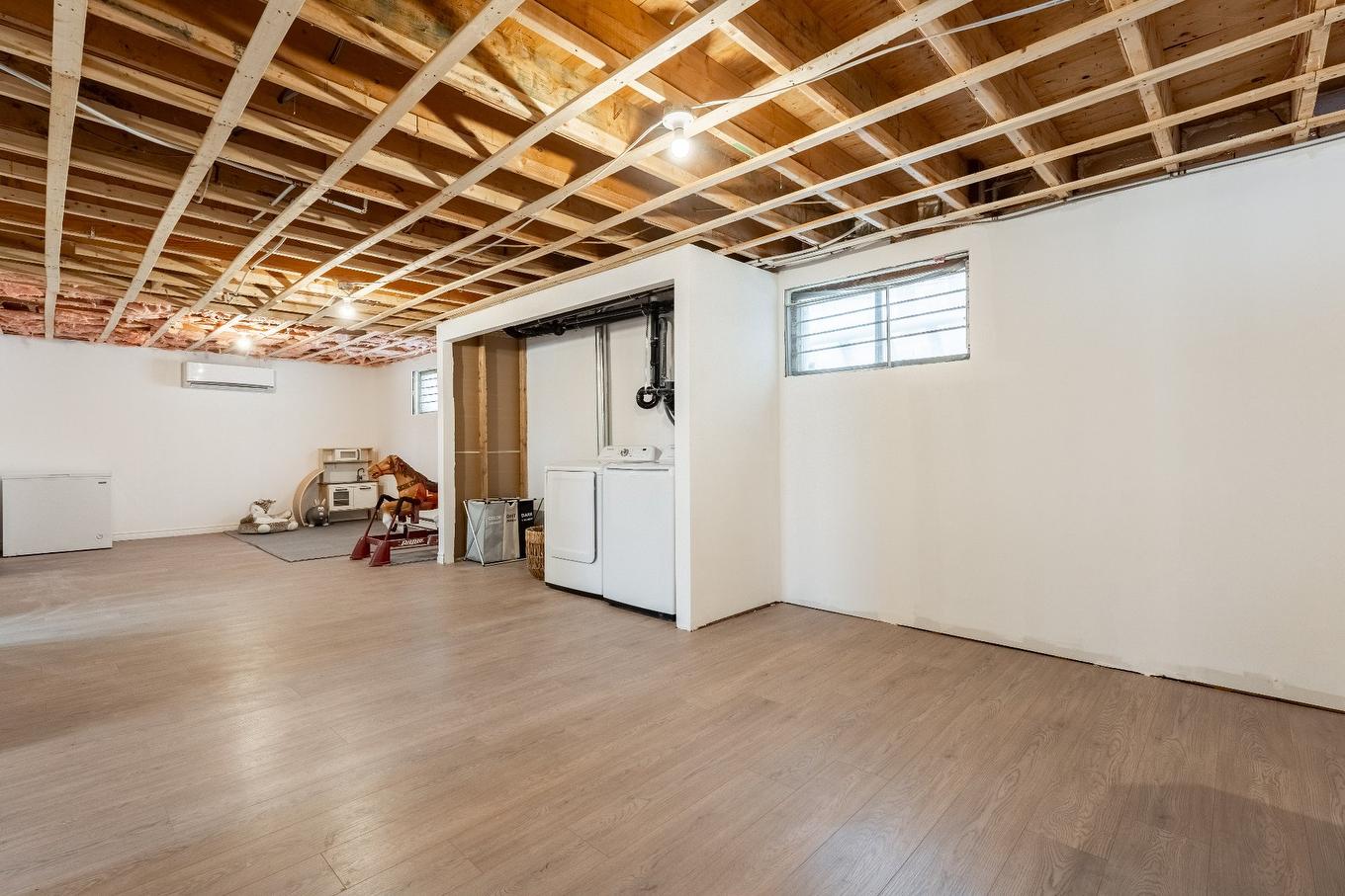 Salle familiale - 103 Rue Yvon, Saint-Alphonse-De-Granby, QC - Indoor Photo Showing Basement