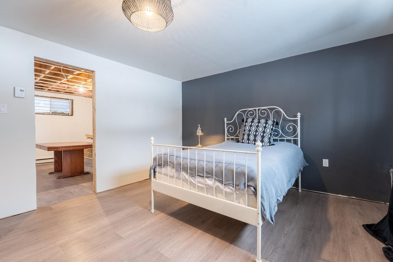 Chambre à coucher - 103 Rue Yvon, Saint-Alphonse-De-Granby, QC - Indoor Photo Showing Bedroom