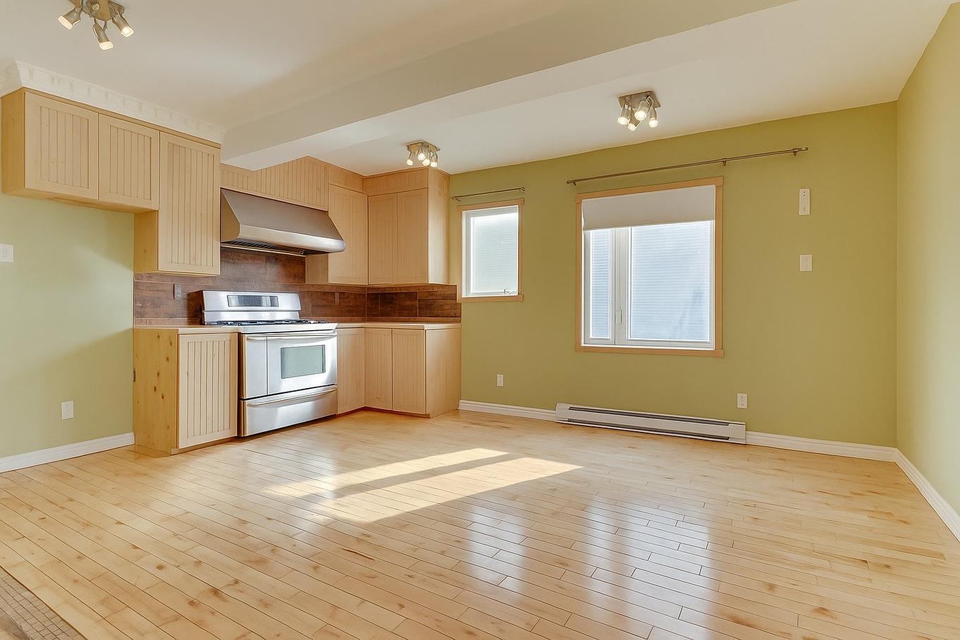 Cuisine - 90 Av. Jolicoeur, Montréal (Lachine), QC - Indoor Photo Showing Kitchen