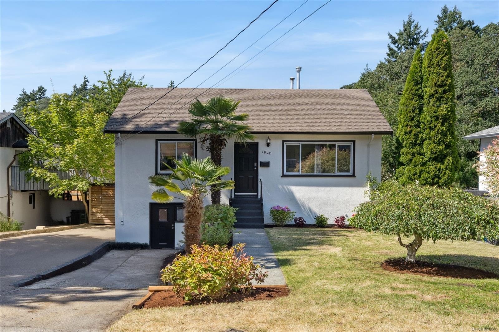 1042 Lodge Ave, Saanich, BC