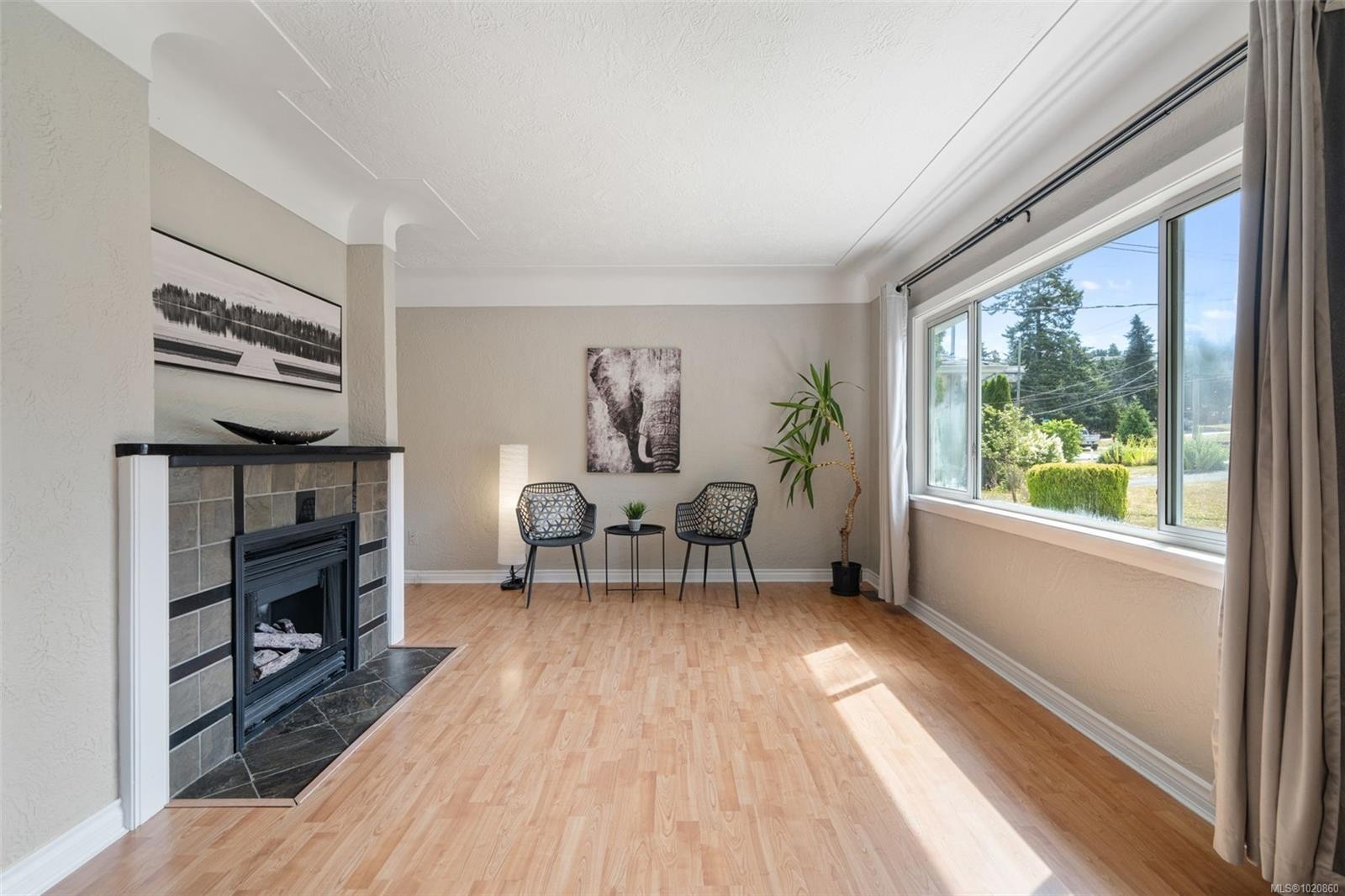 1042 Lodge Ave, Saanich, BC