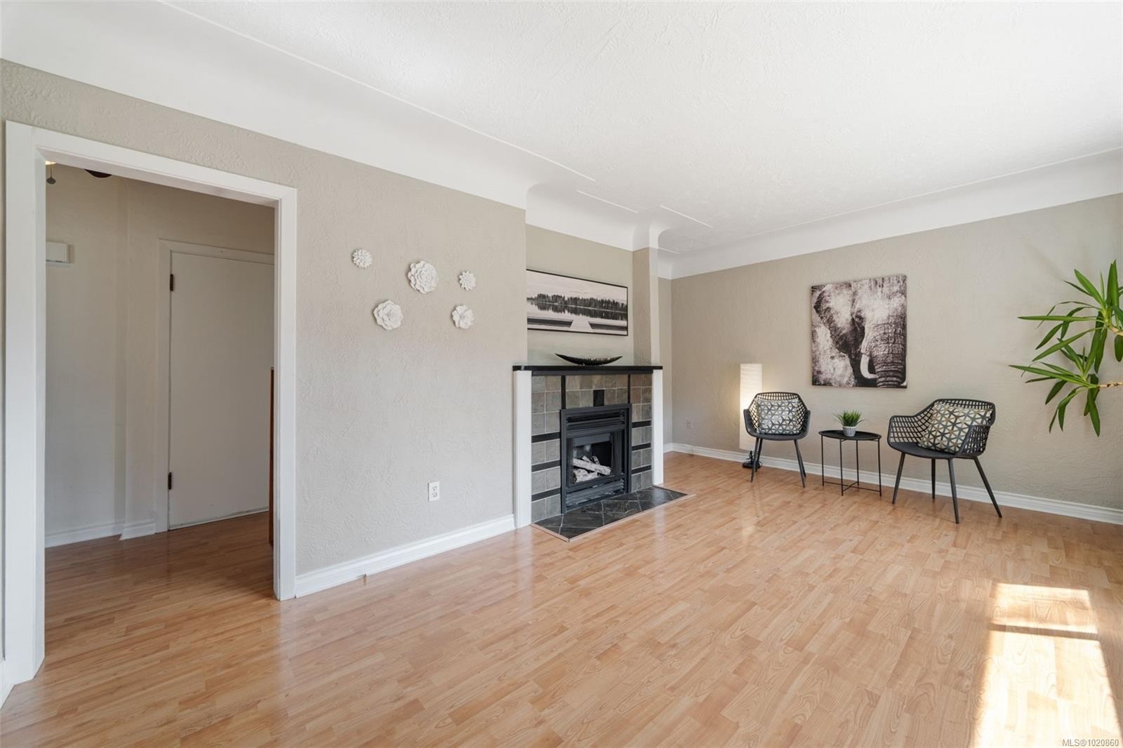 1042 Lodge Ave, Saanich, BC