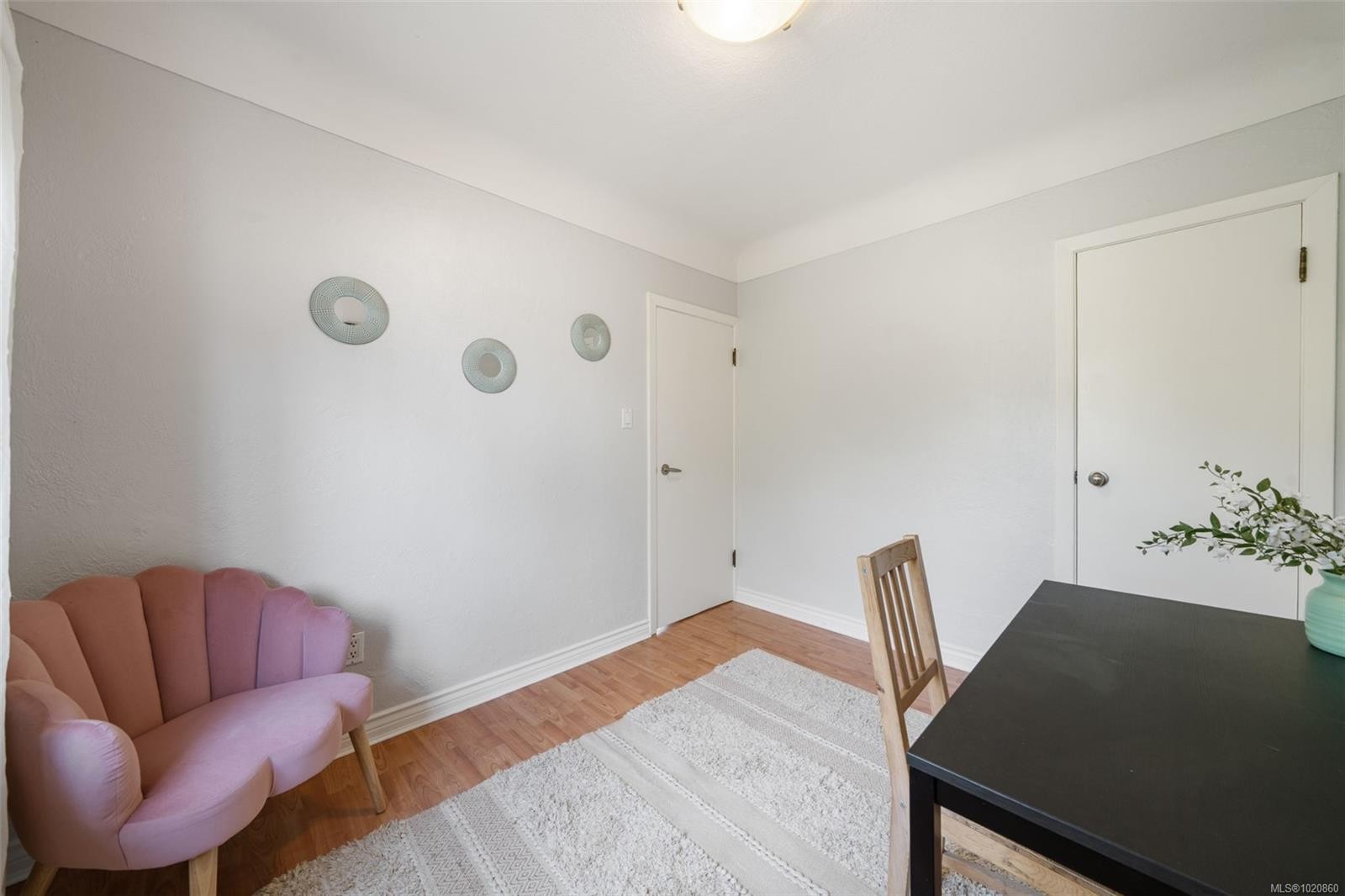 1042 Lodge Ave, Saanich, BC