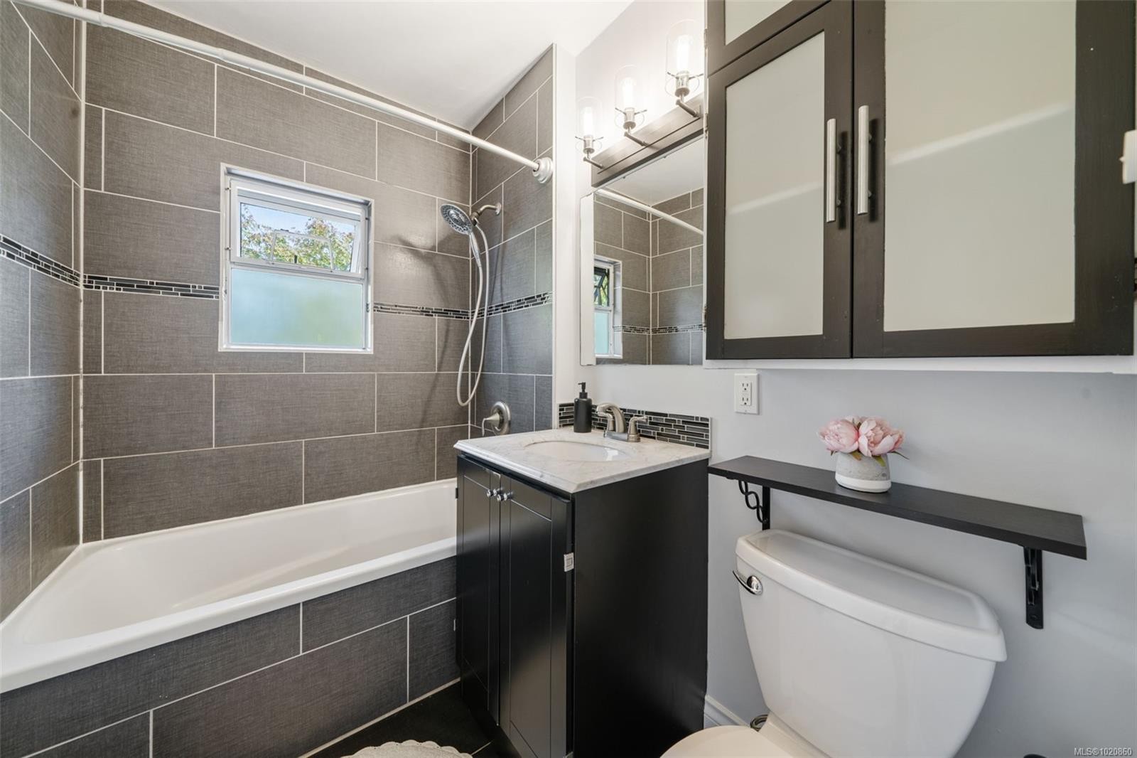 1042 Lodge Ave, Saanich, BC