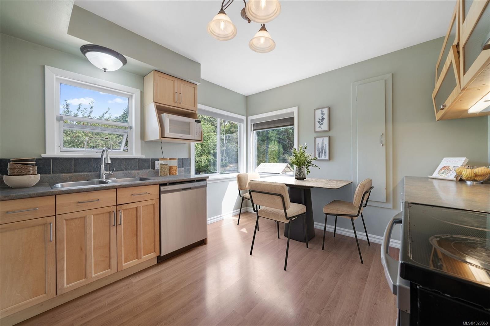 1042 Lodge Ave, Saanich, BC