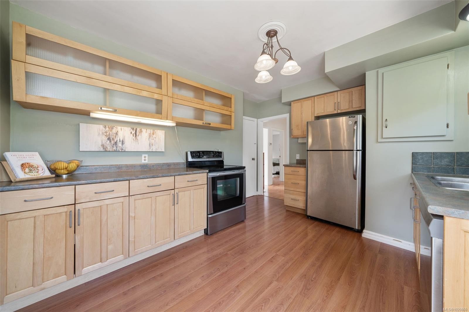 1042 Lodge Ave, Saanich, BC