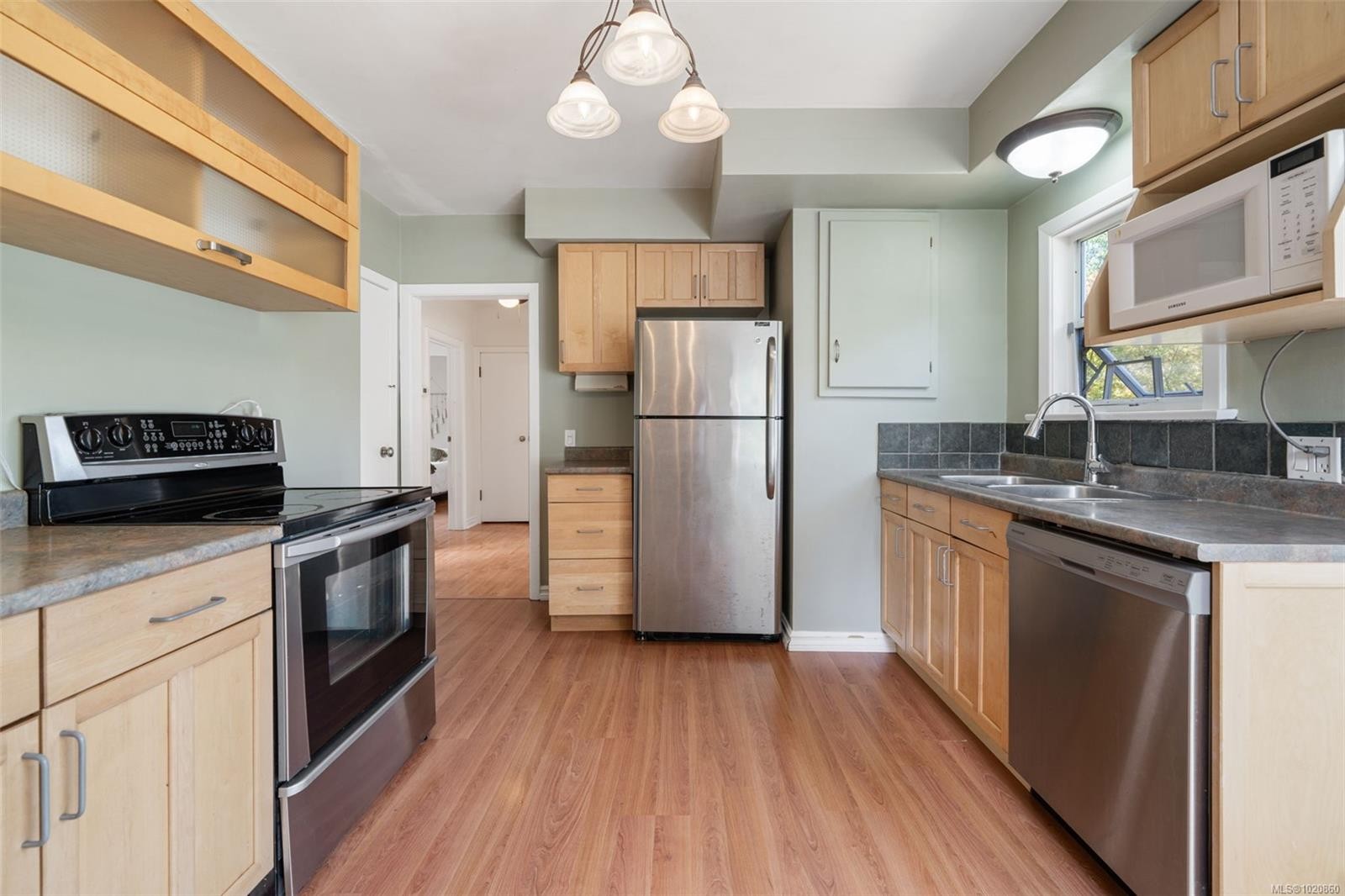 1042 Lodge Ave, Saanich, BC