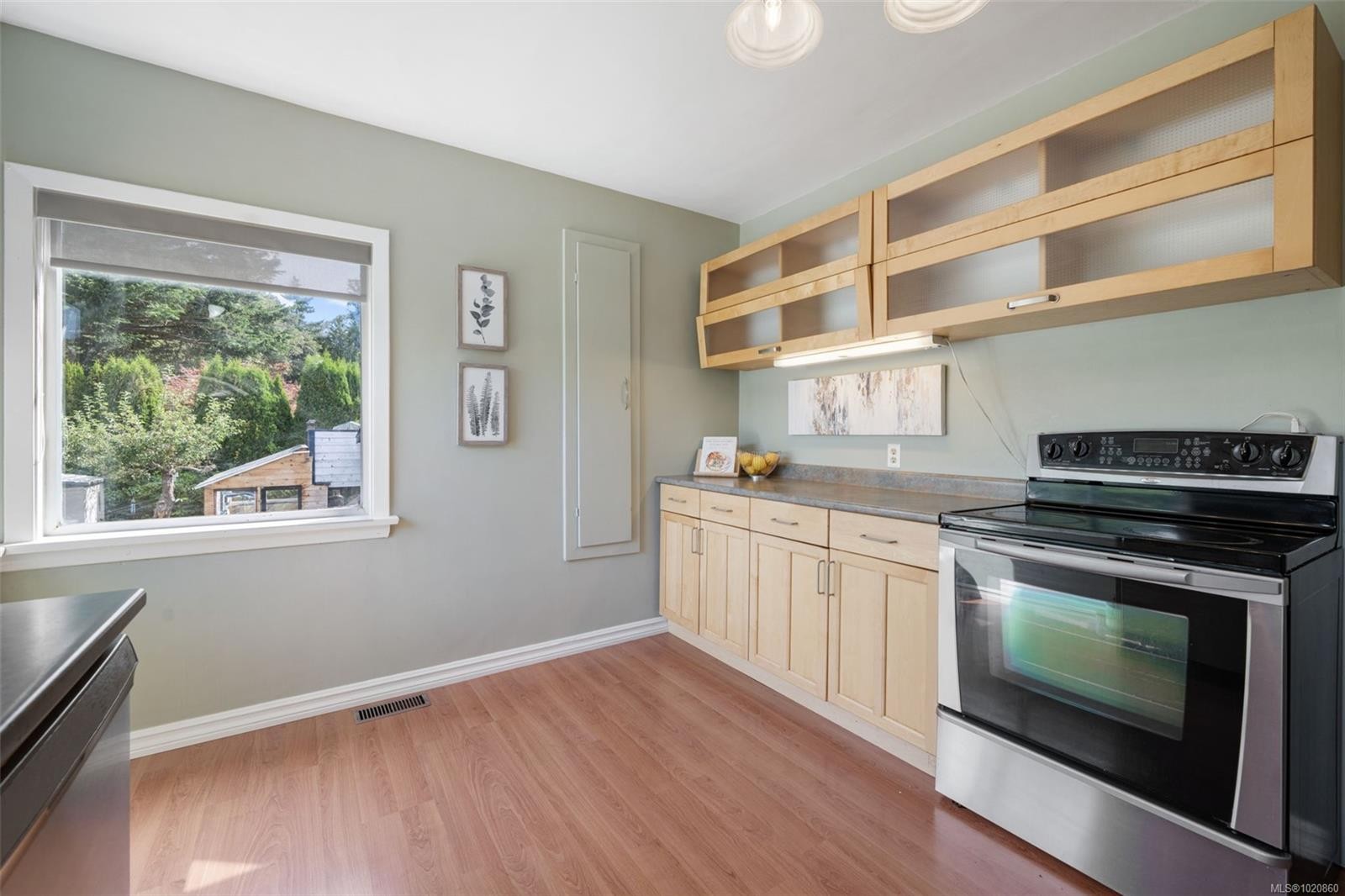 1042 Lodge Ave, Saanich, BC