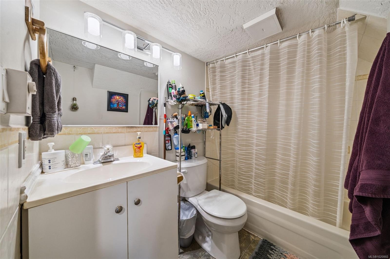 1042 Lodge Ave, Saanich, BC