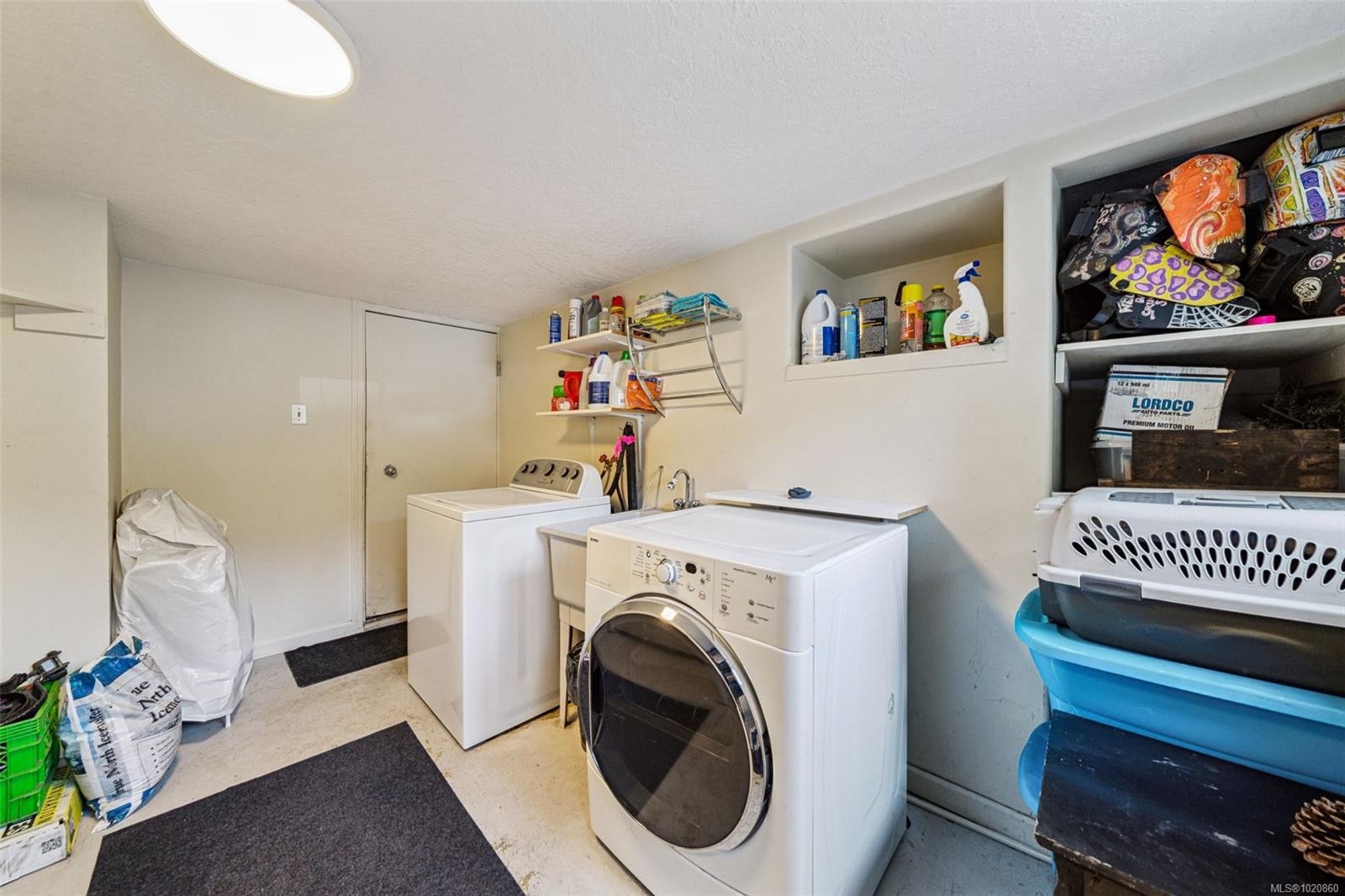 1042 Lodge Ave, Saanich, BC