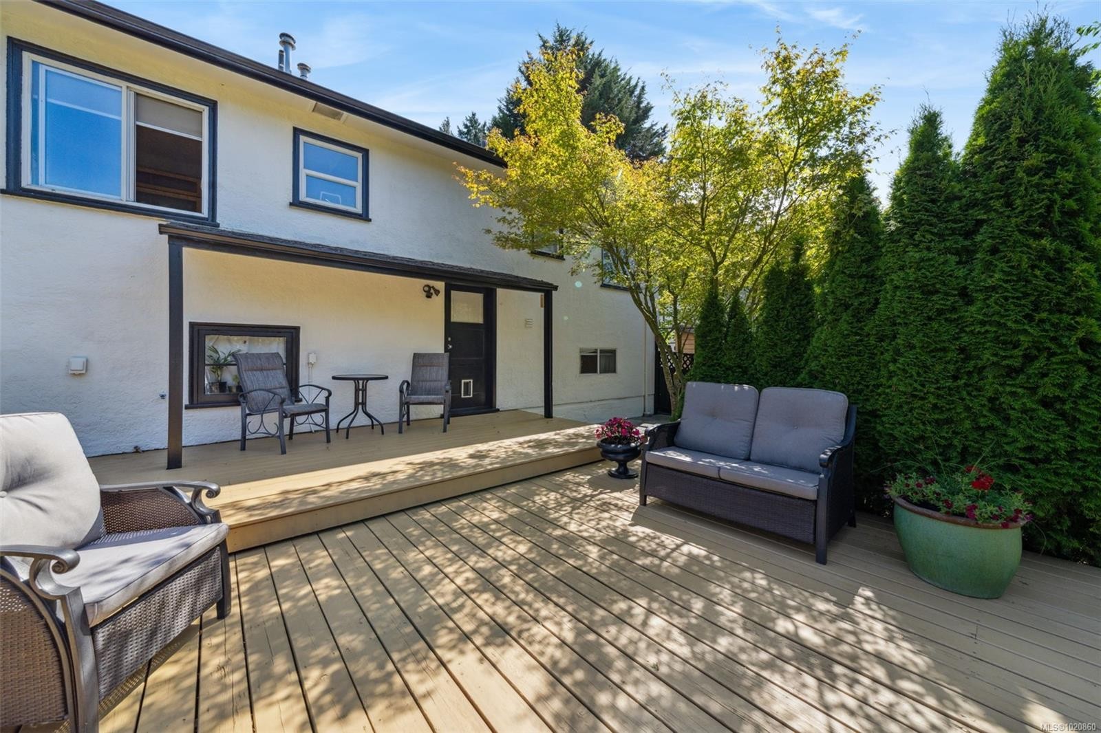1042 Lodge Ave, Saanich, BC