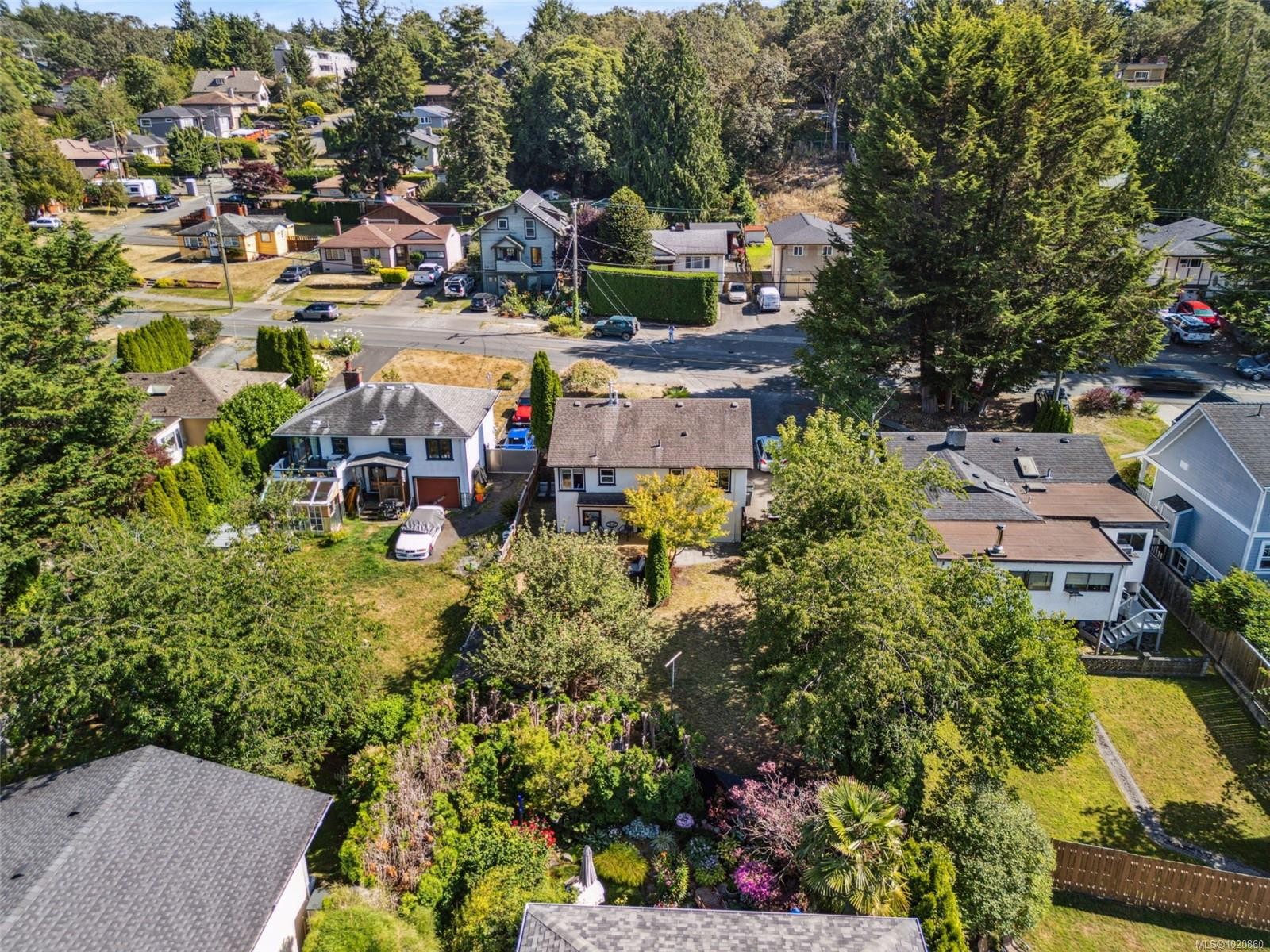 1042 Lodge Ave, Saanich, BC